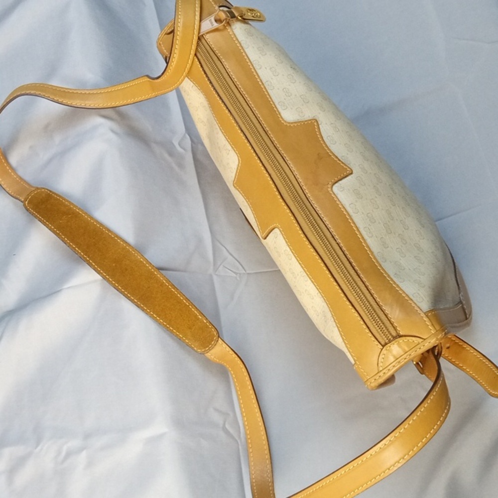 🗝️ Vintage Gucci Micro GG Cream and Tan Shoulder Bag - Picture 4 of 12